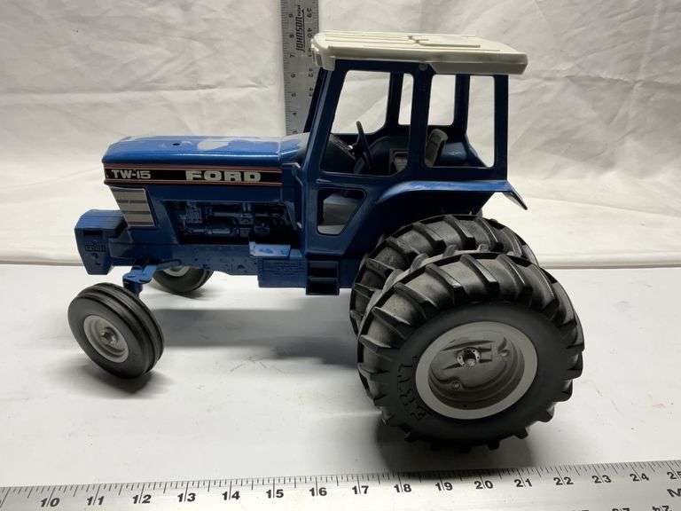 Ford TW – 15 tractor