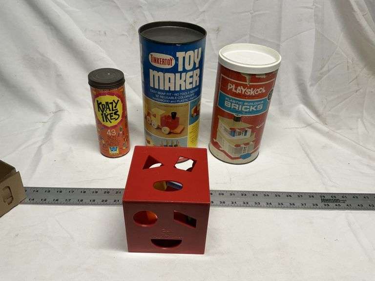 Children’s puzzle plastic building bricks, etc.