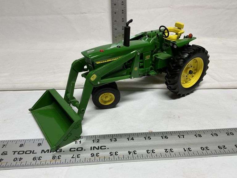 John Deere Ertl tractor 4020 with loader