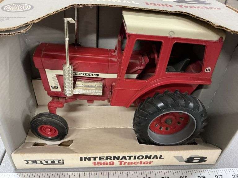 Ertl International 1568 toy tractor