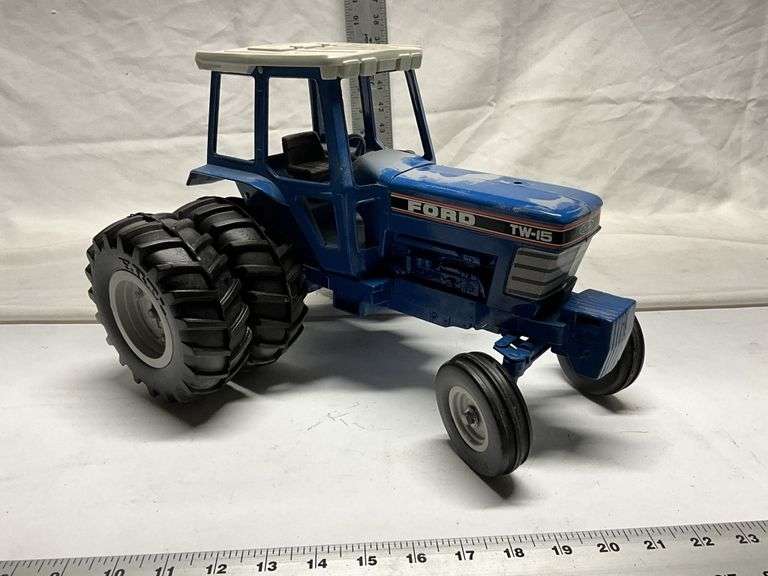 Ford TW – 15 tractor