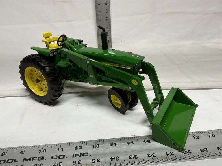 John Deere Ertl tractor 4020 with loader