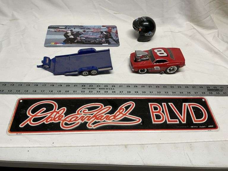 Assorted Dale Earnhardt items