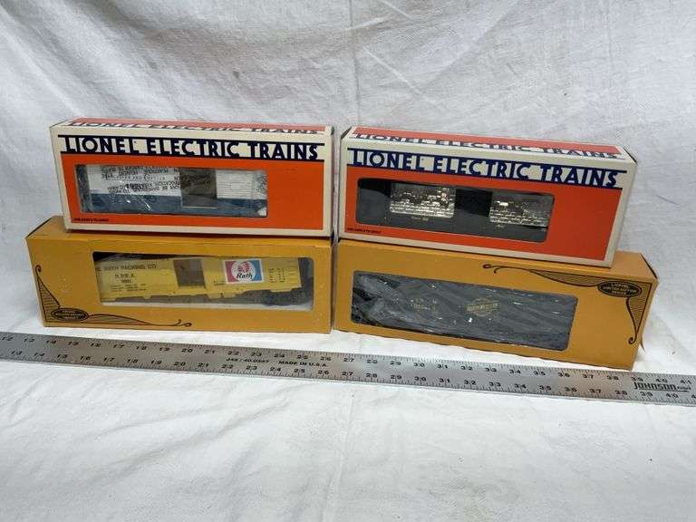 Lionel O gauge train cars