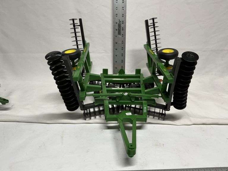 John Deere 637 disc