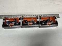 1/18 scale Harley Davidson motorcycles