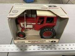 Ertl International 1568 toy tractor