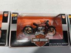 1/18 scale Harley Davidson motorcycles
