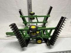 John Deere 637 disc