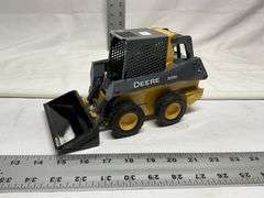 Deer 318E skid steer loader