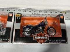 1/18 scale Harley Davidson motorcycles