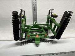 John Deere 637 disc