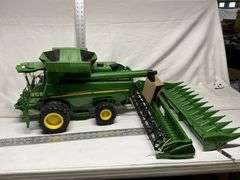 John Deere toy combine S670 with corn and soybean