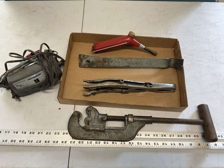Trimo Pipe cutter, Schumacher battery charger,