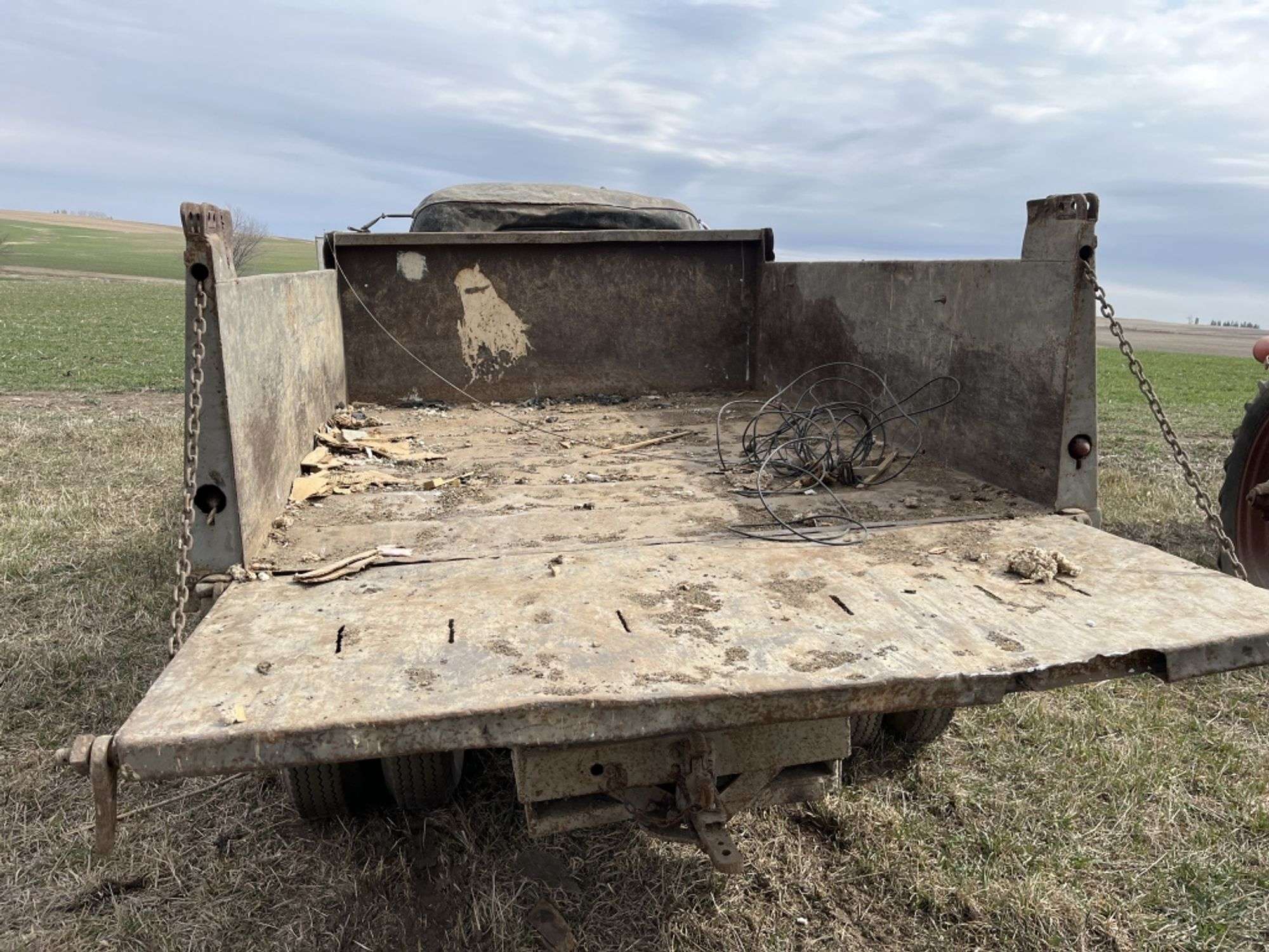 1948 Ford 3 ton dump truck, has title! VIN: 88RT71743