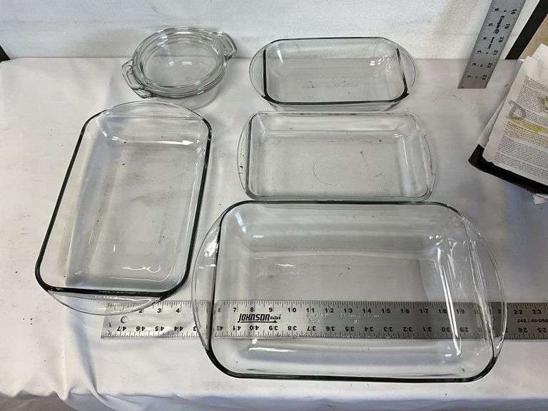 Glass baking pans