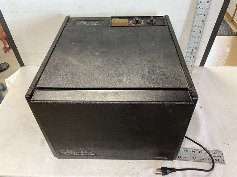 Food dehydrator
