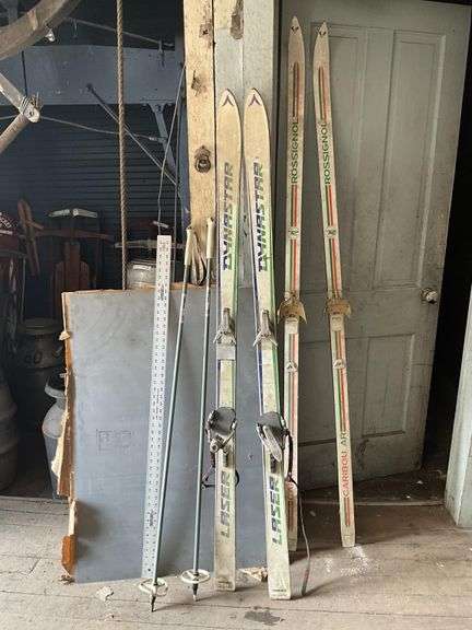 Cross country skis & downhill skis with poles