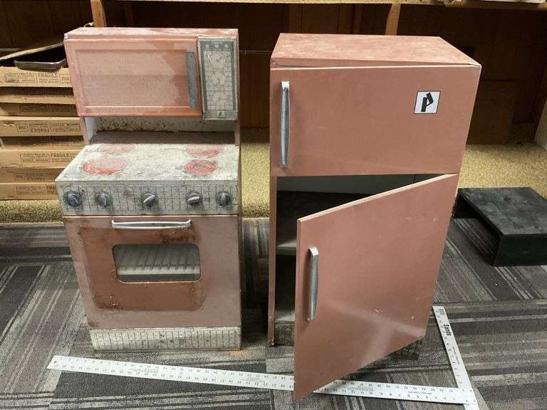 Miniature metal stove, and fridge