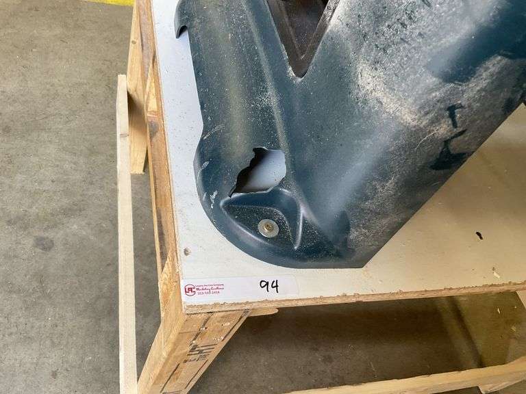 Bosch router table with Porter Cable router and