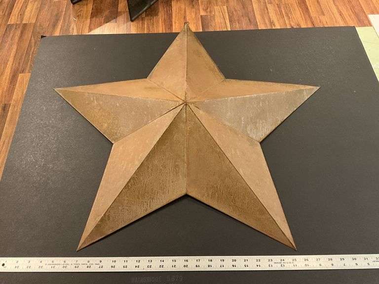 Metal decor star, approx 30" wide