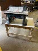 Bosch router table with Porter Cable router and