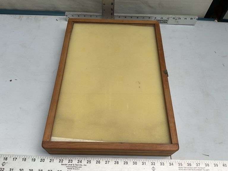 Display case - Legacy Auction Company