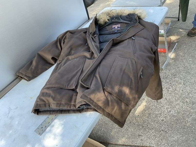 Duluth trading Post 3X winter coat. New Legacy Auction Company