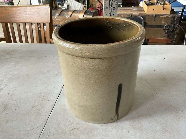 1 gallon salt glaze crock "turkey eye" - Legacy Auction Company