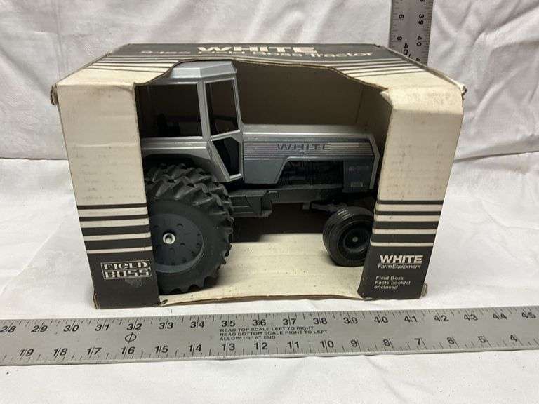 White 2–155 field boss tractor