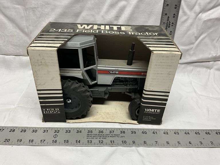 White 20–135 field boss tractor