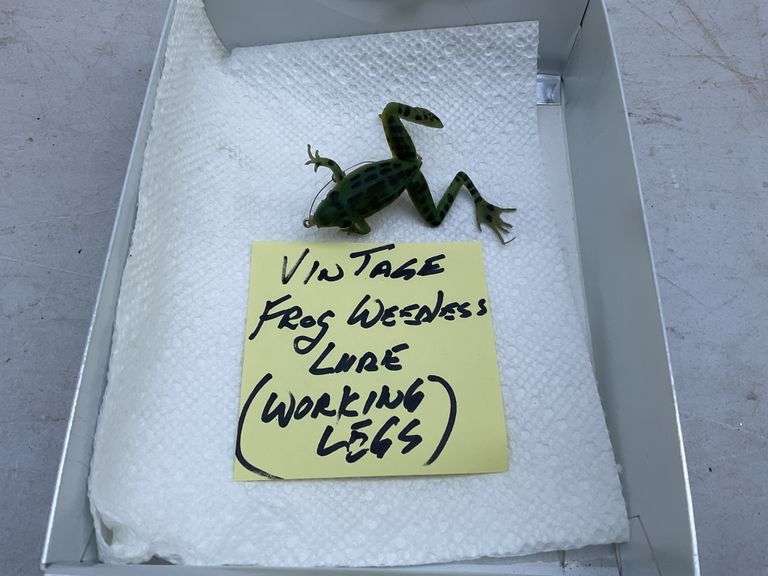 Vintage weedless frog lure