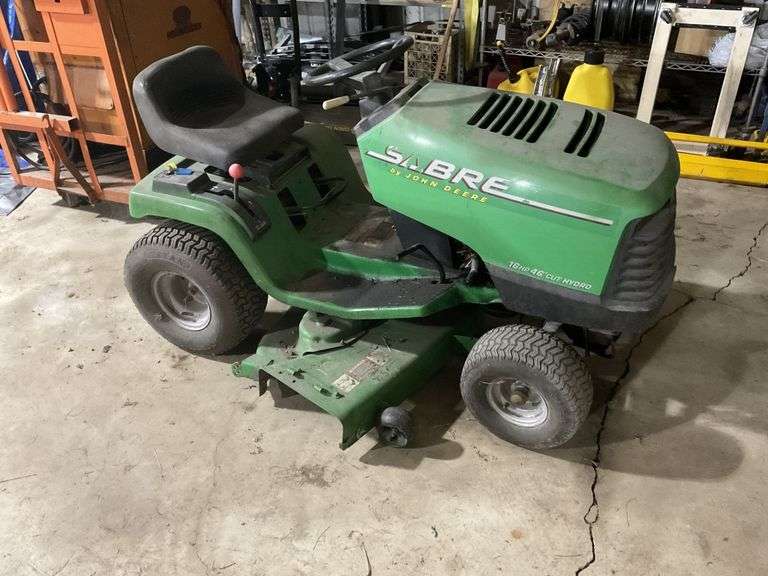 John Deere saber lawn tractor 16 HP, 46" cut