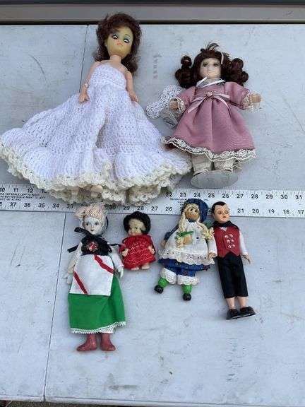 Assorted dolls