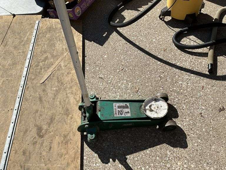 Craftsman 1 1/2 ton floor jack, works
