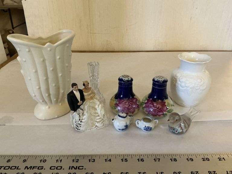 Salt/pepper shaker, vintage wedding topper, glass
