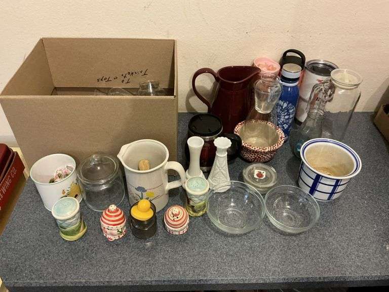 Assorted kitchen items - Legacy Auction Company