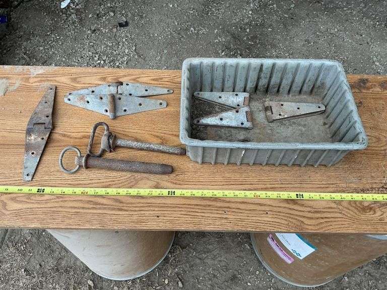 Hinges and hitchpins