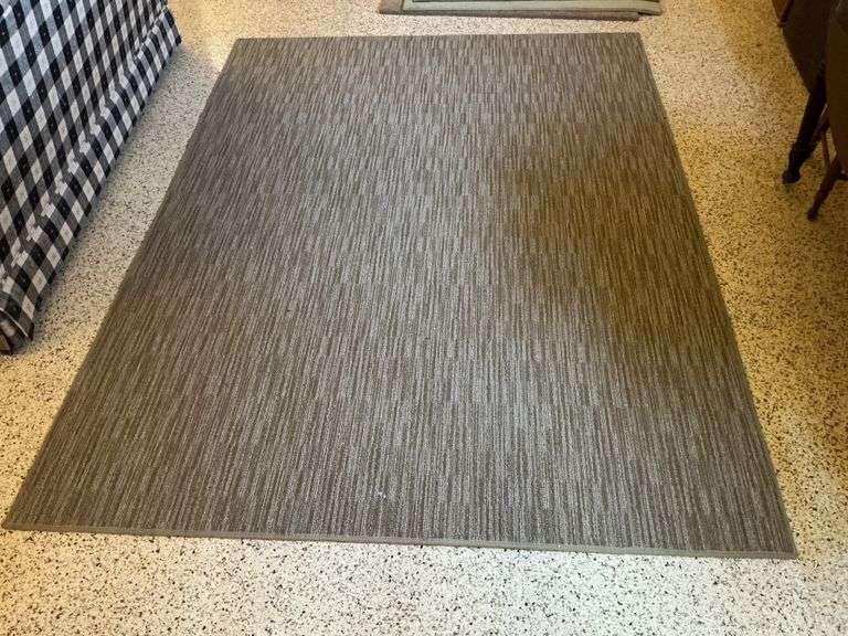 6‘ x 8‘ area rug - Legacy Auction Company