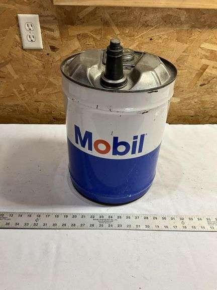 Vintage Mobil Oil can