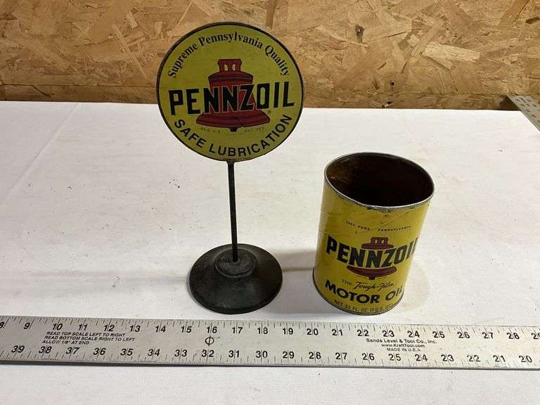 Pennzoil countertop display, and motor oil can