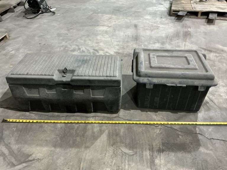 Storage containers