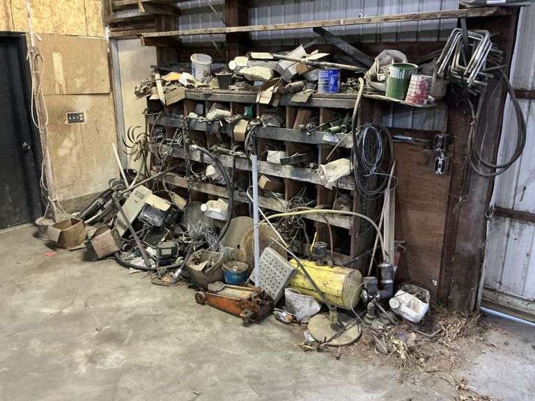 Contents of corner, buyer removes!