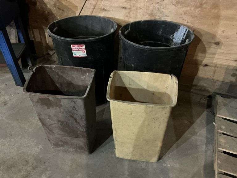 32 gallon trashcans and office trash cans