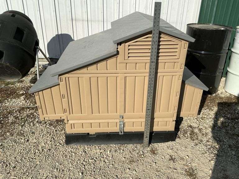 SnapLock chicken coop