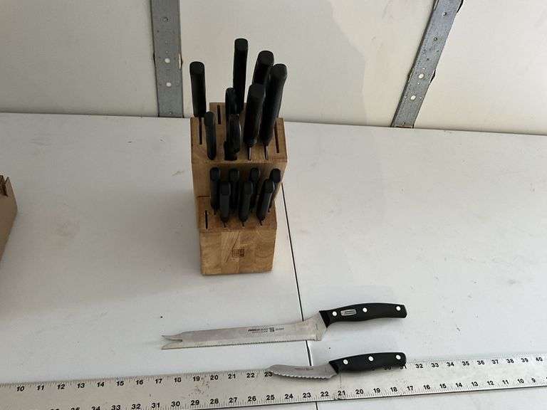 Miracle blade knife set with block