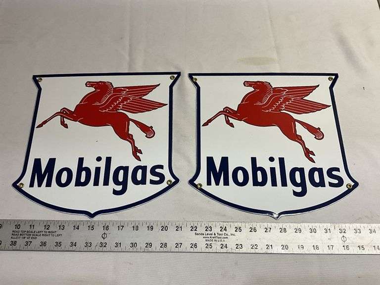 Mobilgas signs