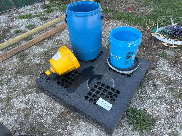 Pallet, buckets, etc *note! This lot had a funnel in it but it went missing, photo has been updated*