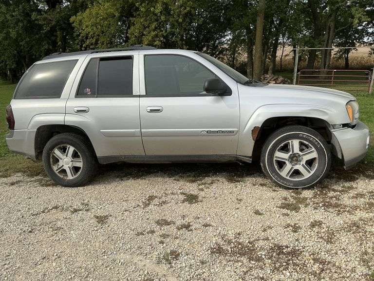 2004 Chevy trailblazer. Starts, runs and drives.