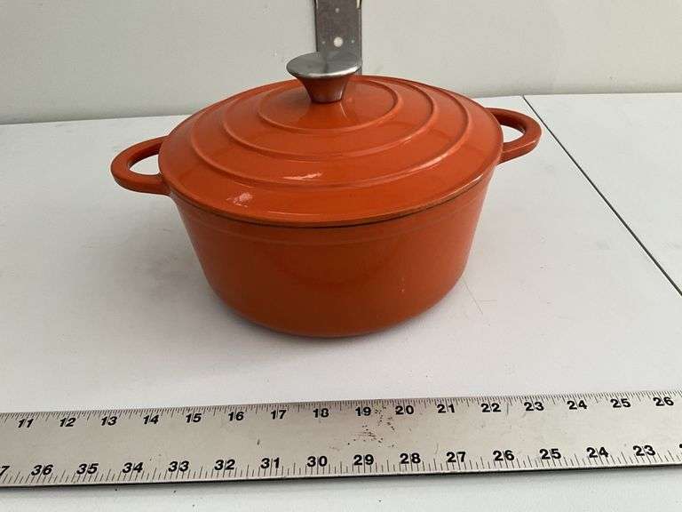 Cast-iron pan with lid